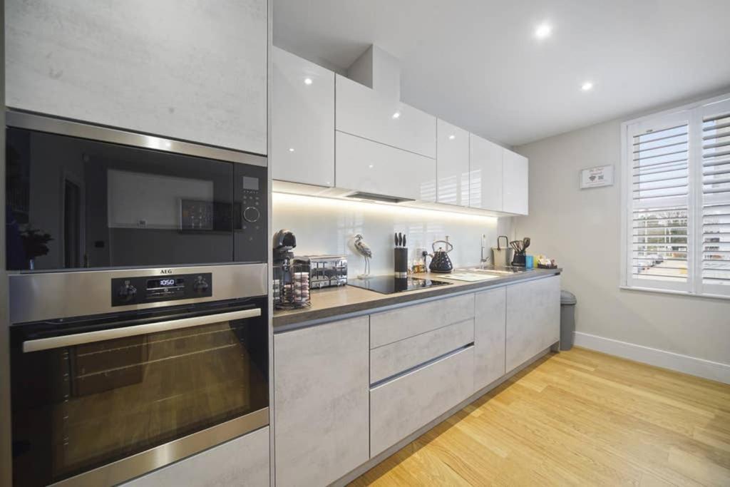 Апартаменты Flat 3 Bridge House Стейнс Экстерьер фото